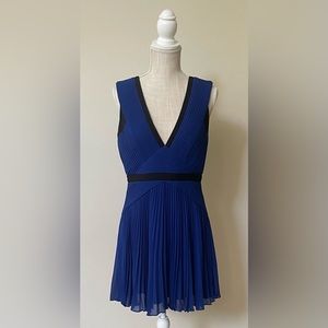 BLUE AND BLACK MINI DRESS BCBGMAXAZRIA SIZE 10